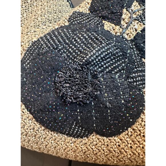 CHANEL Coco Country Camellia Tote - Picture 3 of 16